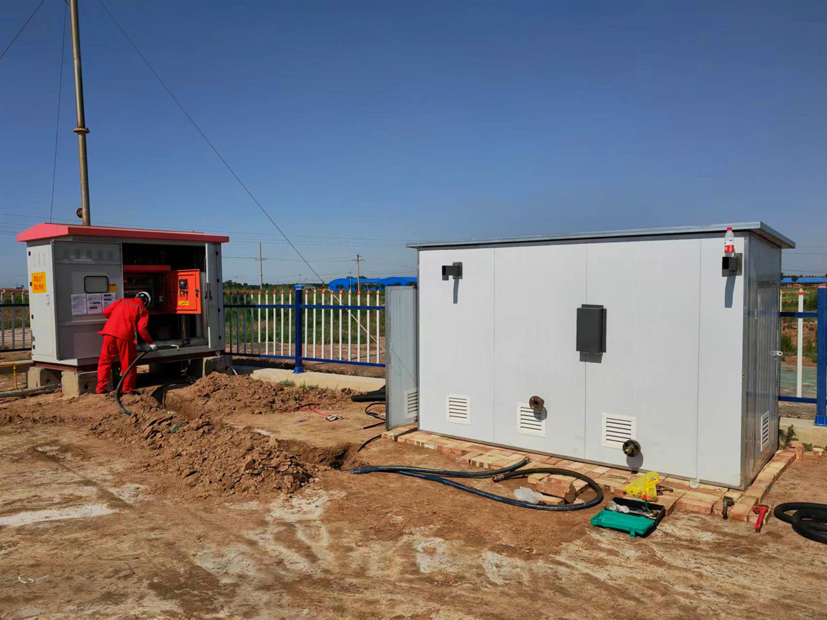 勝利油田油氣集輸加熱用小型集裝箱式固體電蓄熱熱水機組(圖1)