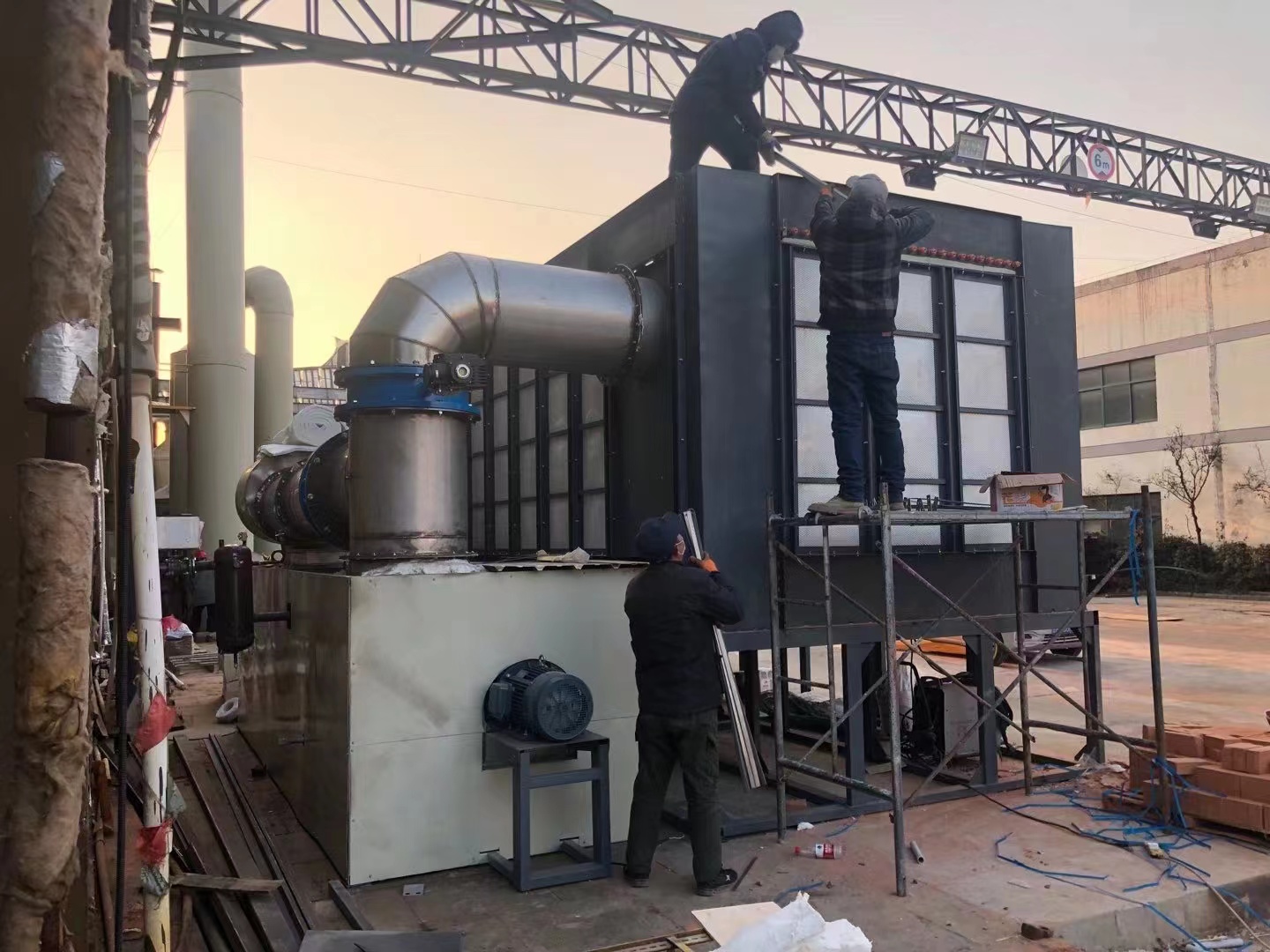 華燦電訊電鍍生產工序采用固體蓄熱蒸汽機組替代燃氣蒸汽鍋爐(圖1)